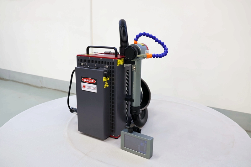 Razortek MC Series Backpack Pulsed Fiber Laser Cleaning Machine