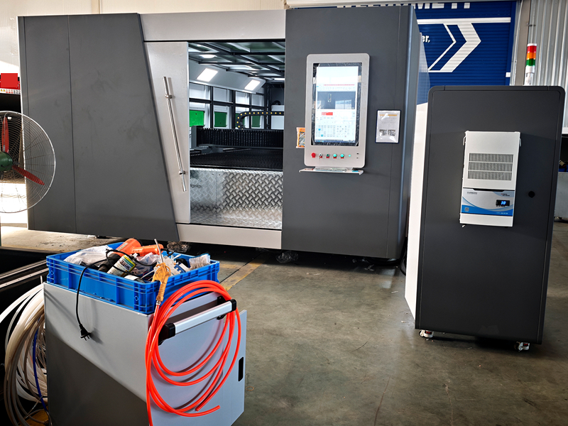 Razortek Enclosed Design Fiber Laser Cutter - RZ1530FBC